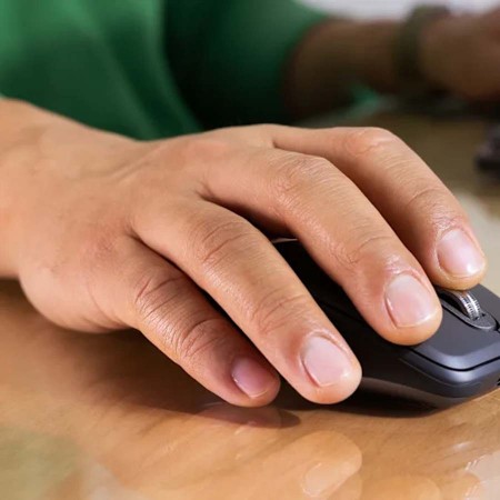 ماوس احترافي لاسلكي Logitech MX Anywhere 3S، مستشعر Darkfield عالي الدقة، عجلة تمرير MagSpeed، نقرات هادئة، بطارية قابلة لإعادة الشحن - رمادي