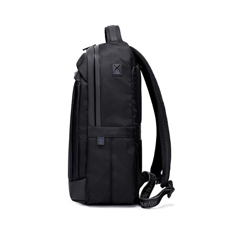 حقيبة الظهر ARCTIC HUNTER B00478, مصممة للاستخدام اليومي والعمل والسفر, مخصصة لحمل لابتوب حتى 15.6 بوصة,  جيوب متعددة, سحاب للإغلاق - أسود