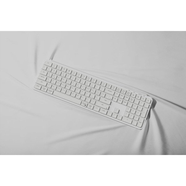 Keychron B6 Pro, ultra-slim wireless keyboard, BT 5.2, Built-in 800mAh battery, low-travel scissor switches  - WHITE