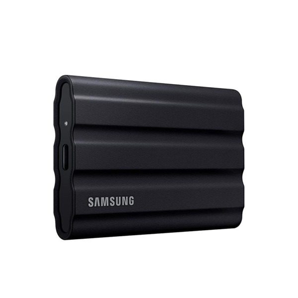 وحدة تخزين خارجية Samsung T7 Shield, بسعة 2 تيرابايت, سرعة قراءة تصل إلى 1050 مب/ثا, تصميم متين مع مقاومة الماء والغبار بمعيار IP65, مقاوم للصدمات - أسود